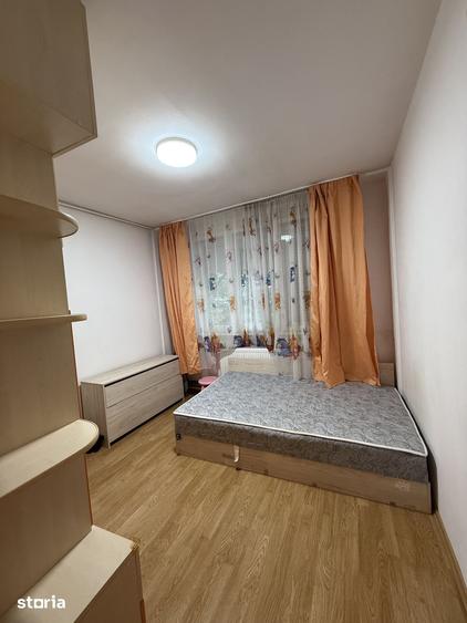 Apartament cu 3 camere semidecomandat în Drumul Taberei