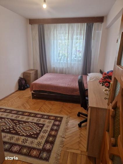 Apartament cu 4 camere decomandat în Central