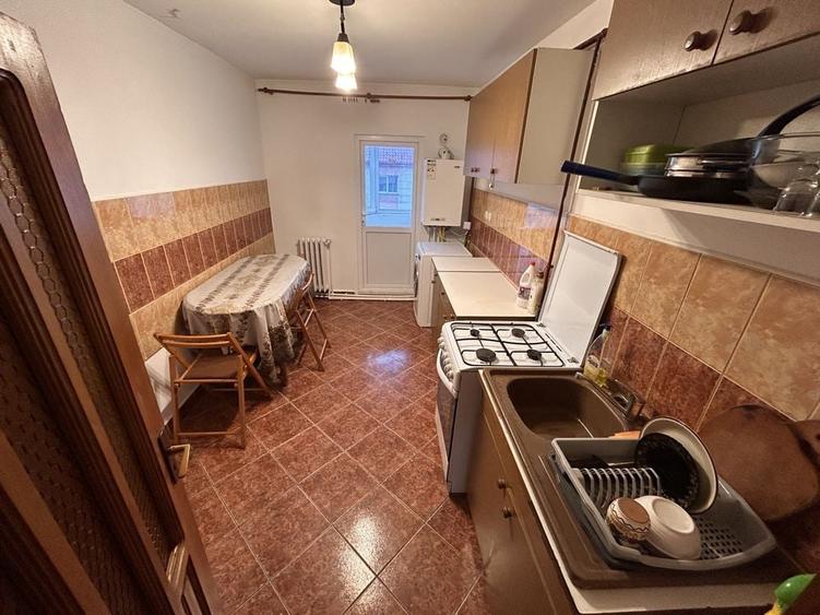 Inchiriez apartament 3 camere 65 mp piata mare Botosani - 4