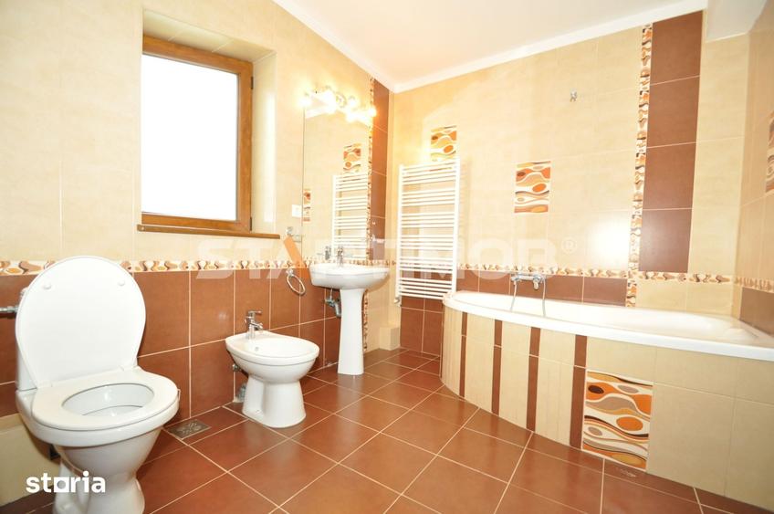 Casă cu 4 camere cu Teren 800 Mp în Cristian