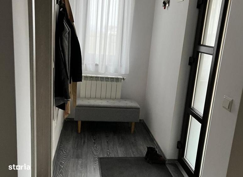 Casă cu 4 camere în Valea Adâncă