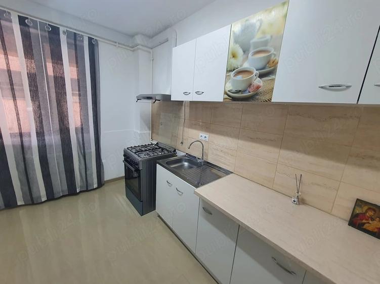 Apartament cu 2 camere decomandat în 1 Decembrie