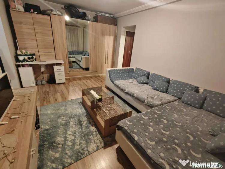 Apartament cu 2 camere semidecomandat, mobilat în Central