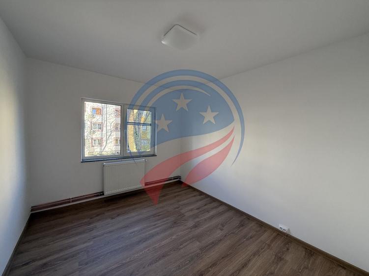 Apartament cu 4 camere decomandat în 1 Mai