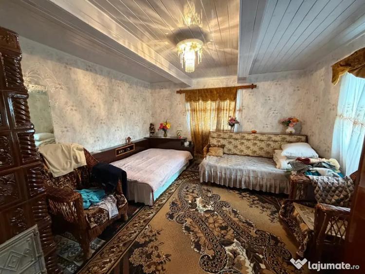 Casă cu 2 camere cu Teren 2100 Mp în Bălcăuți