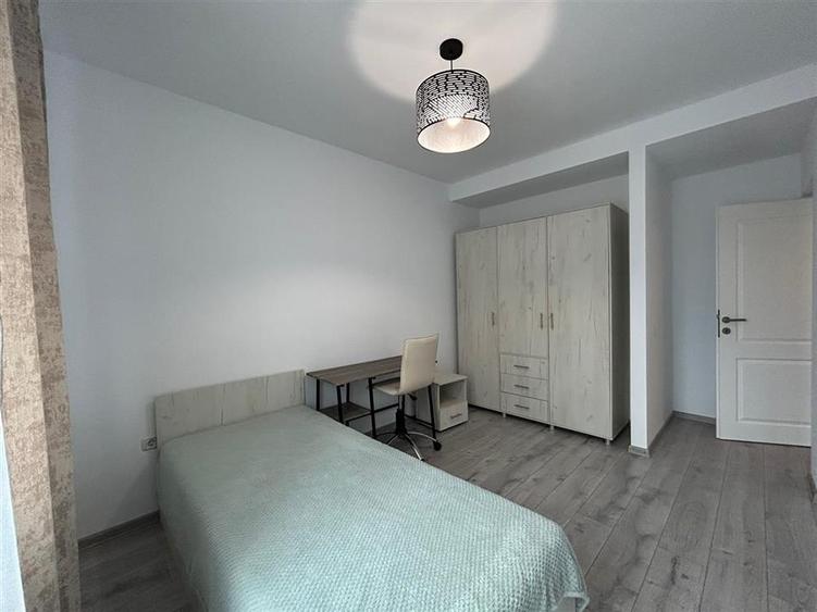Duplex cu 4 camere cu Canalizare în Bucium