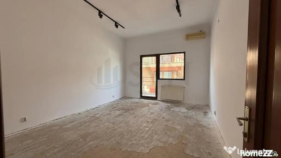 Casă cu 7 camere cu Teren 303 Mp în Domenii