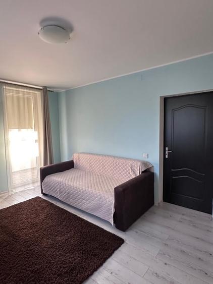Apartament cu 2 camere decomandat, mobilat în Tractorul
