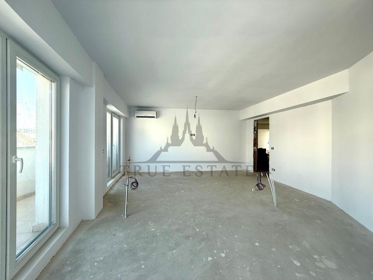 Penthouse cu 5 camere decomandat, mobilat în Timpuri Noi