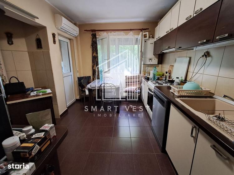 Apartament cu 3 camere semidecomandat în Micro 16