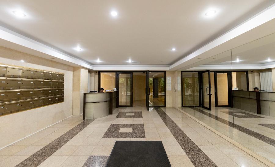 Apartament cu 4 camere semidecomandat, mobilat în Herăstrău