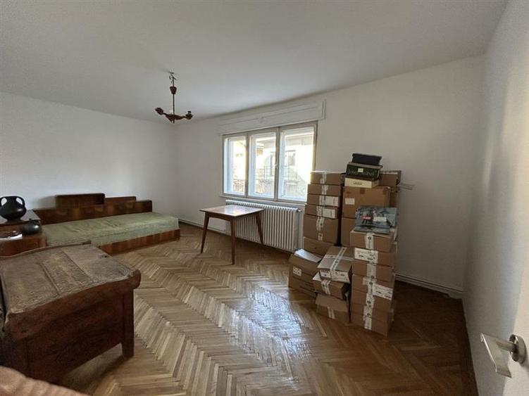 Apartament cu 4 camere decomandat, mobilat în Centrul Istoric