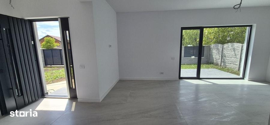 Casă cu 4 camere cu Teren 350 Mp în Clinceni