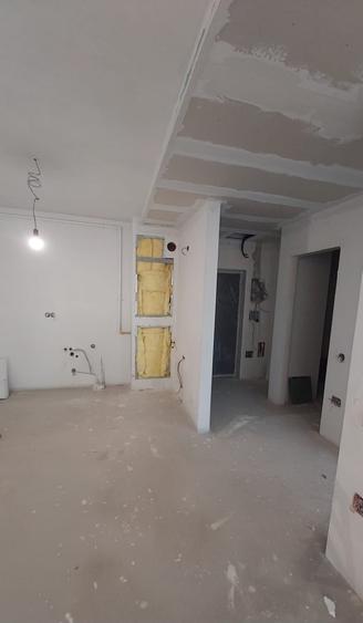 Apartament cu 2 camere semidecomandat în Florești