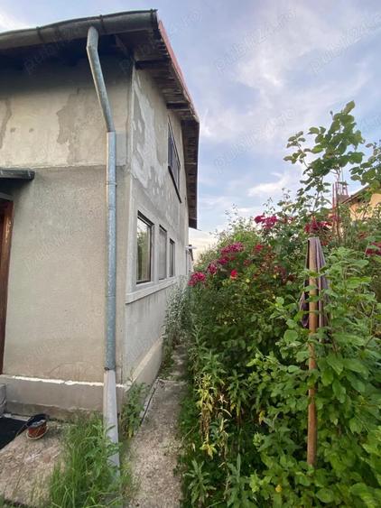 Casă cu 3 camere în Plopu