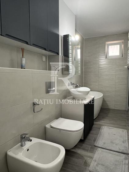 Apartament cu 3 camere nedecomandat, mobilat în Nufărul
