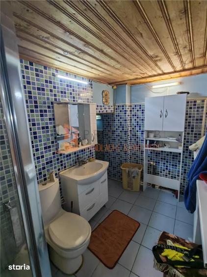 Casă cu 6 camere decomandat cu Teren 800 Mp în Vadu Pașii