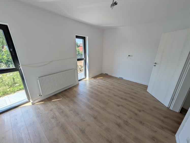 Casă individuală cu 4 camere cu Teren 100 Mp în Tunari