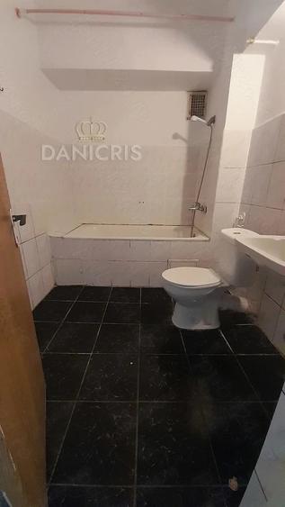 Apartament cu 3 camere decomandat în Far