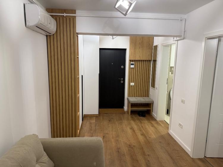 Apartament cu 2 camere semidecomandat, mobilat în Central