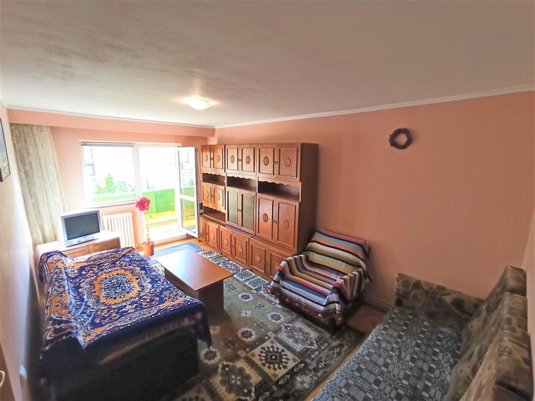Apartament cu 4 camere decomandat în Cedonia