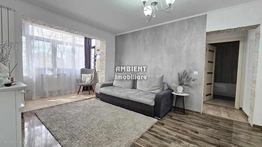 Apartament cu 3 camere decomandat în Donici