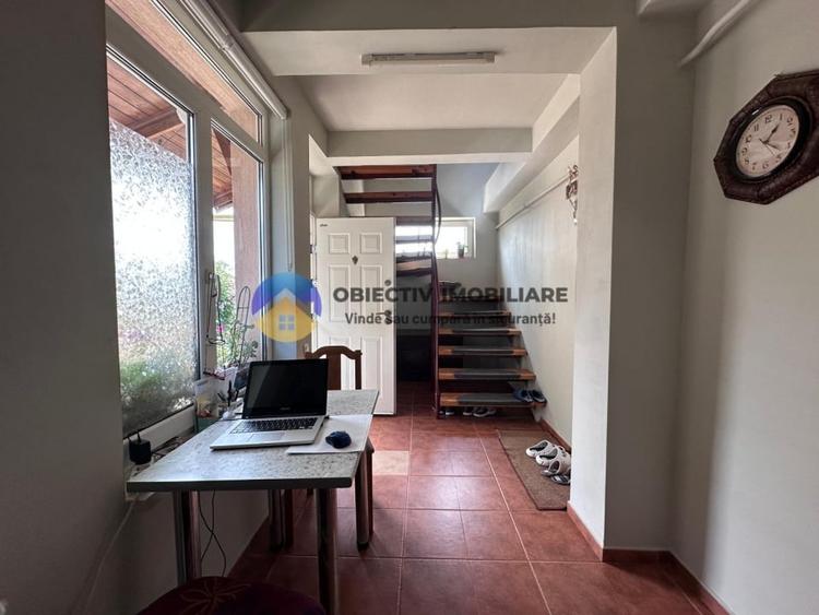Casă individuală cu 7 camere cu Canalizare în 1 Mai