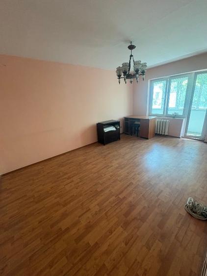 Apartament cu 3 camere decomandat, mobilat în Dristor