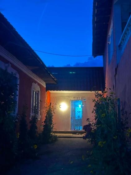 Casă cu 4 camere cu Teren 1000 Mp în Central