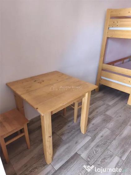 Casă cu 10 camere cu Teren 300 Mp în Cristian