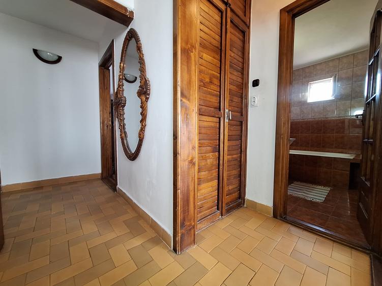 Apartament cu 3 camere decomandat, mobilat în Lipovei