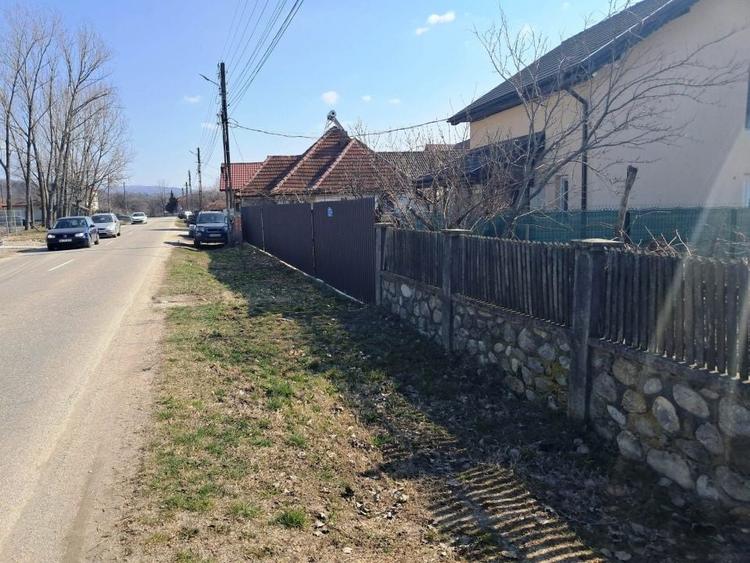 Casă individuală cu 3 camere cu Canalizare în Polovragi