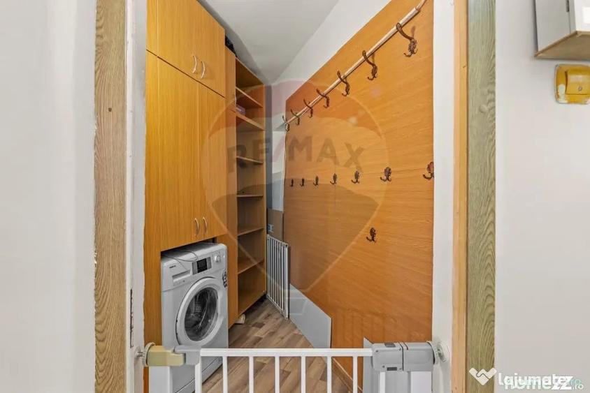 Apartament cu 4 camere decomandat în Intim