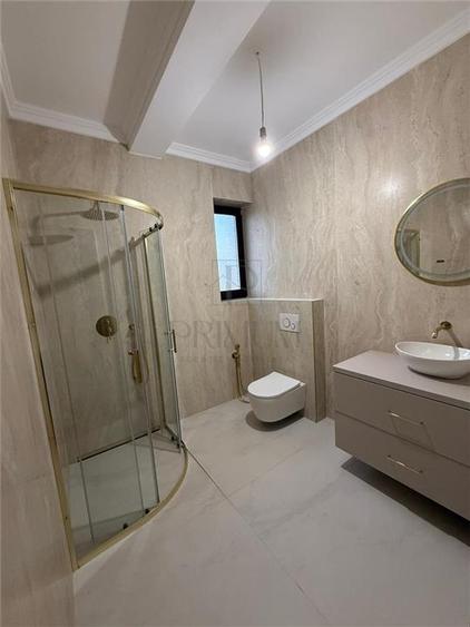Casă individuală cu 5 camere cu Piscina în Moșnița Nouă