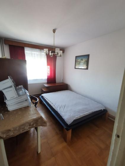 Apartament cu 3 camere decomandat în Exterior Vest