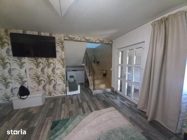Casă cu 5 camere cu Teren 900 Mp în Central