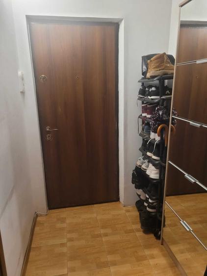 Apartament cu 3 camere semidecomandat în Debarcader