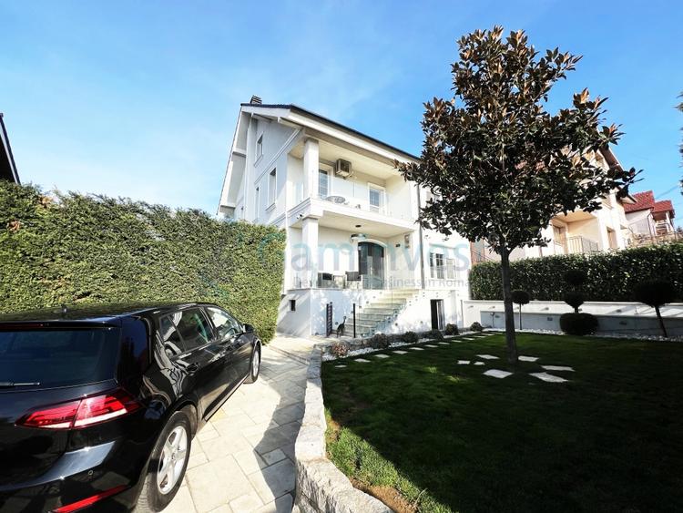 Casă individuală cu 6 camere cu Canalizare în Oncea