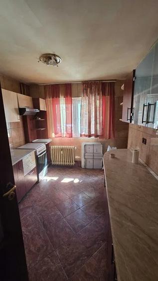 Apartament cu 4 camere decomandat în Vitan