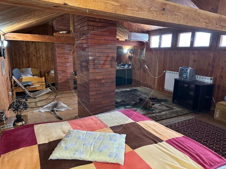 Casă individuală cu 6 camere cu Teren 2200 Mp în Periș