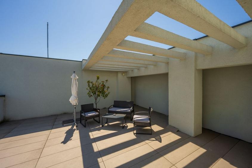Penthouse cu 2 camere decomandat, mobilat în Apărătorii Patriei