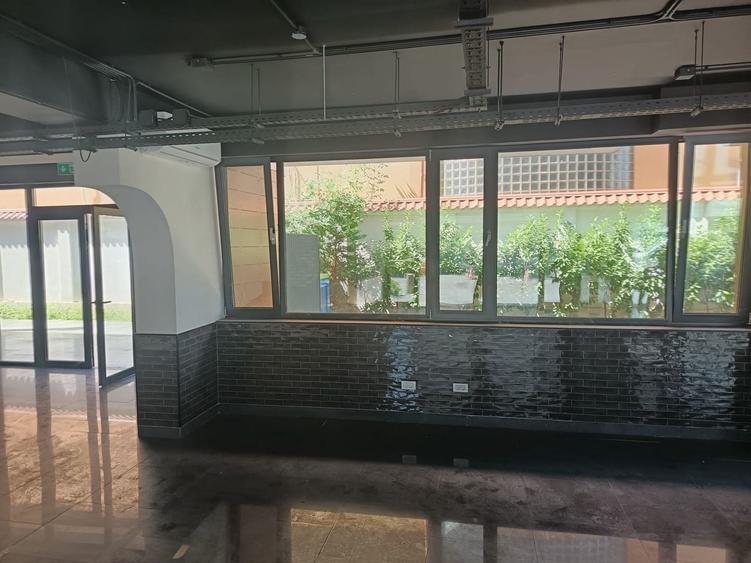 Spațiu comercial, de 280 mp, în Central