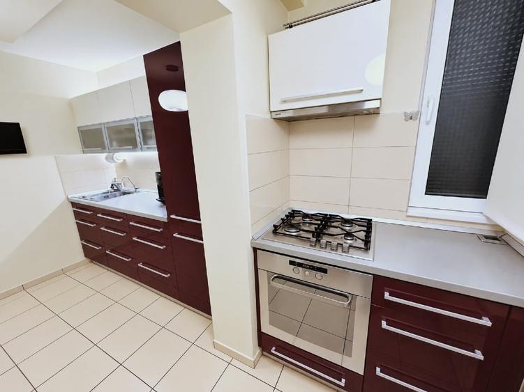 Apartament cu 3 camere decomandat, mobilat în Bucovina