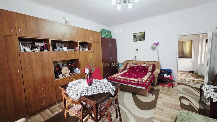 Casă individuală cu 4 camere cu Canalizare în Grigorescu