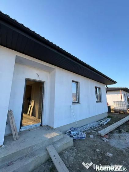 Casă cu 4 camere cu Teren 400 Mp în Săsar