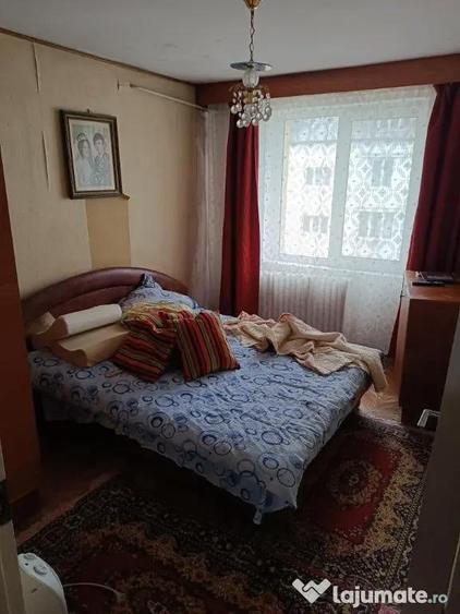 Apartament cu 4 camere decomandat în Sud