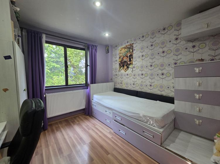 Apartament cu 2 camere semidecomandat, mobilat în Dacia