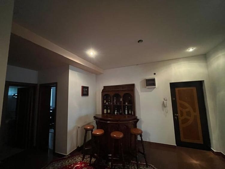 Apartament cu 5 camere decomandat, mobilat în Floreasca