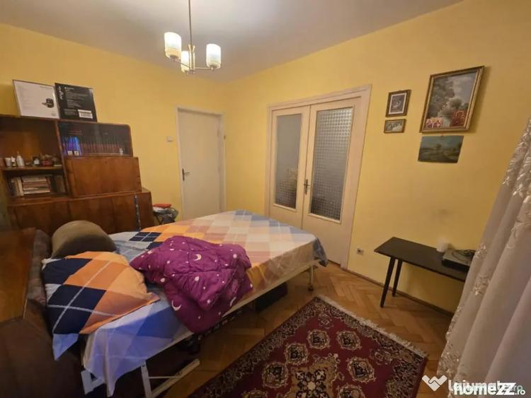 Apartament cu 4 camere decomandat în Central
