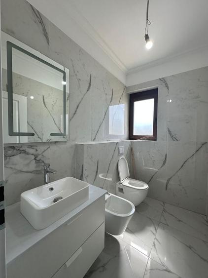 Duplex cu 5 camere cu Canalizare în Dumbrăvița